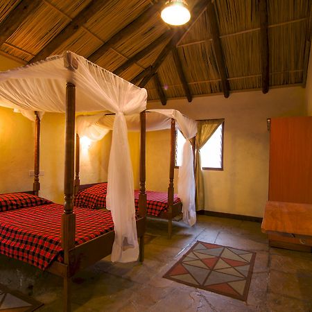 Sentrim Mara Game Lodge Ololaimutiek Bagian luar foto